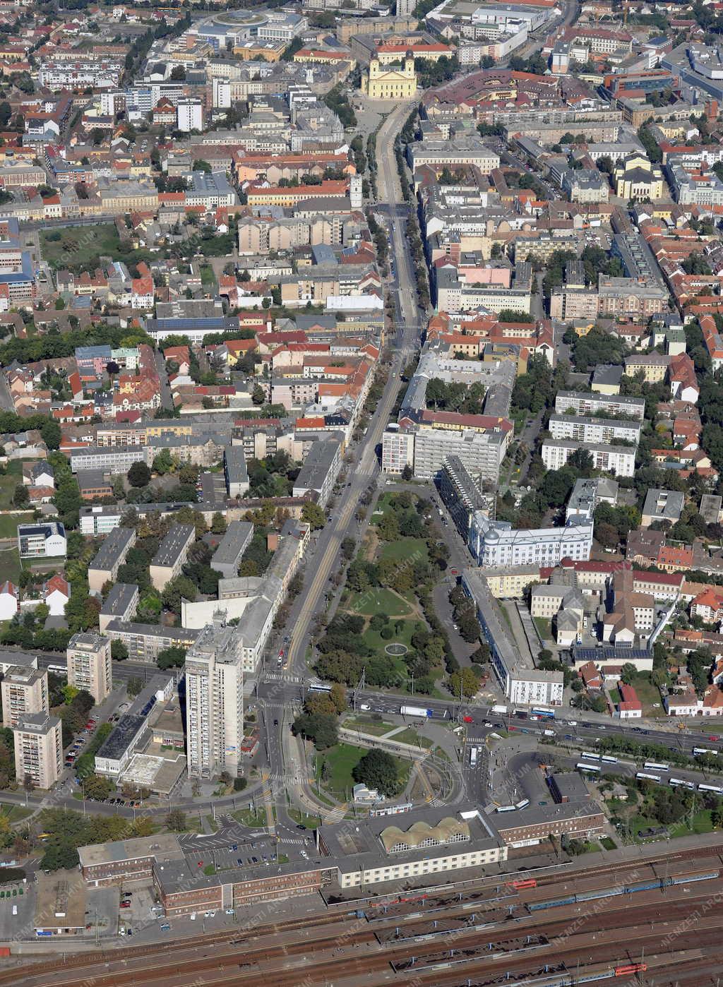 Közlekedés - Debrecen - Intermodális közlekedési központ