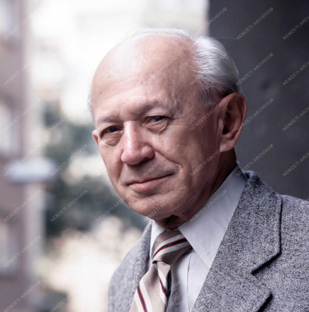 Színház - Kellér Dezső
