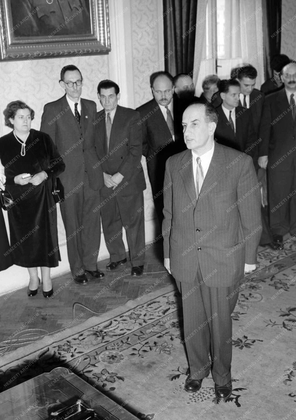 Ünnepség - A Koreai Népi Demokratikus Köztársaság kitünteti az újjáépítésben részt vett magyar dolgozókat 