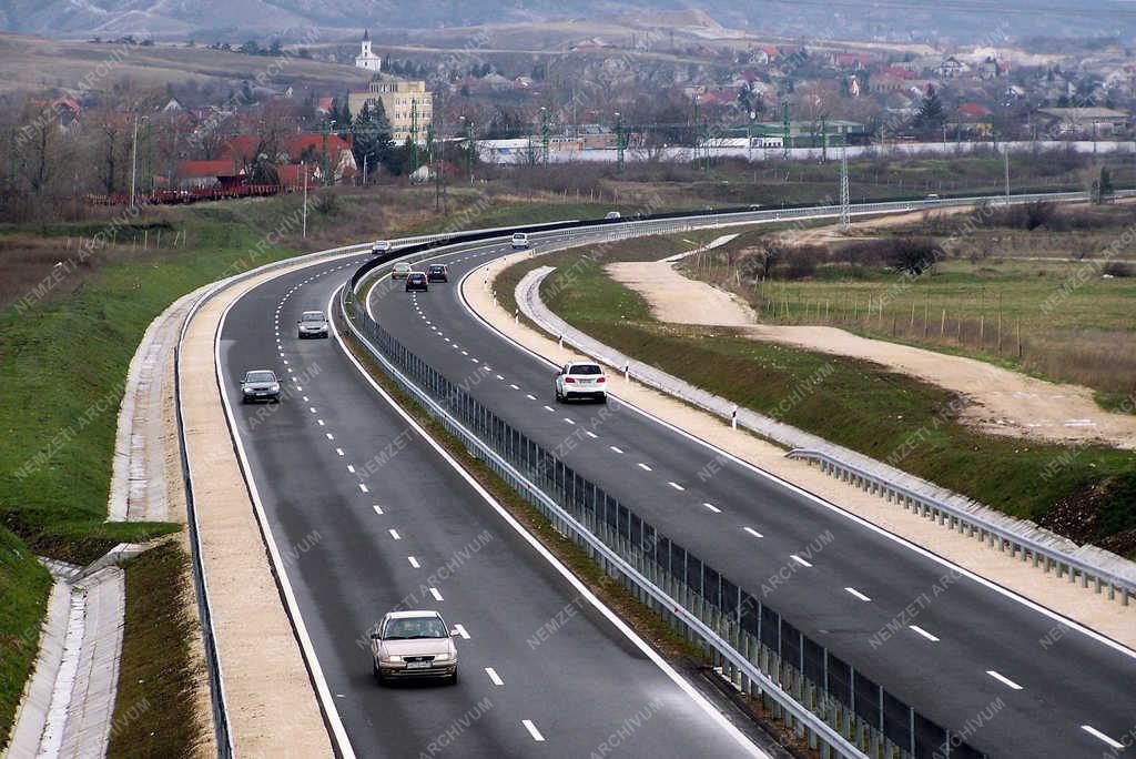 Közlekedés - Várpalota - A 8-as főút várost elkerülő új szakasza