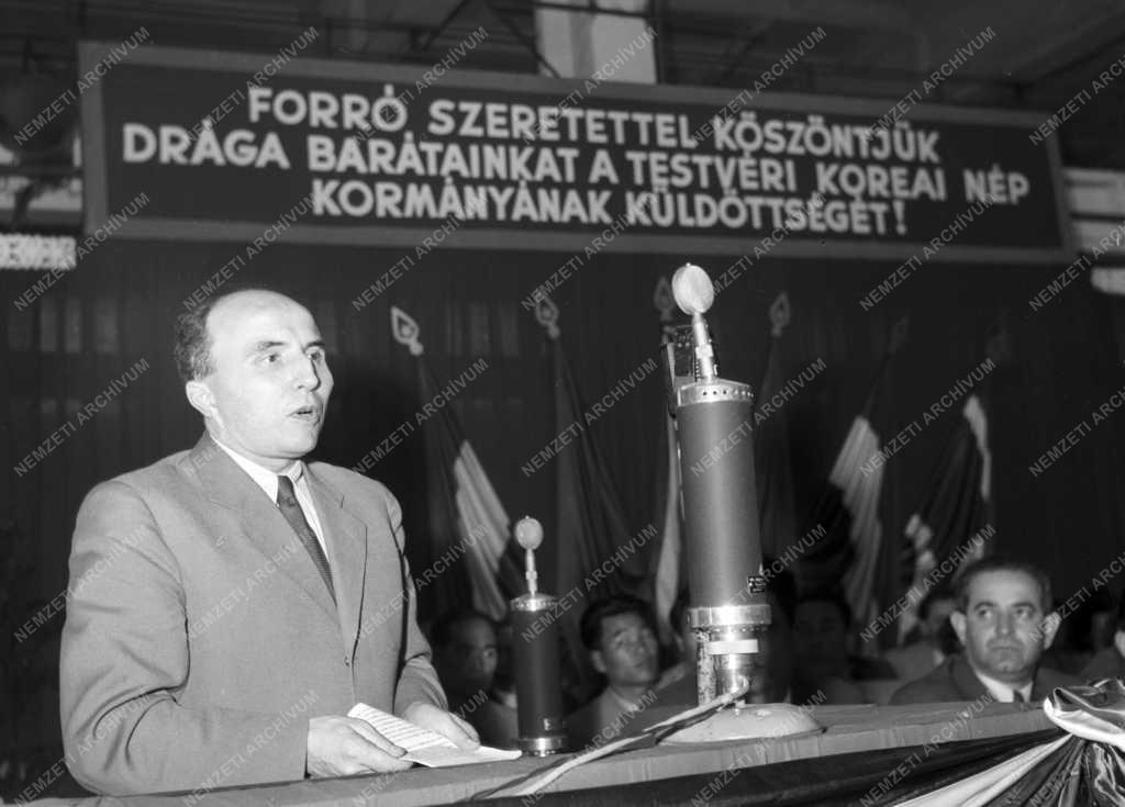 Külkapcsolat - A koreai kormányküldöttség a Rákosi Mátyás Művekben