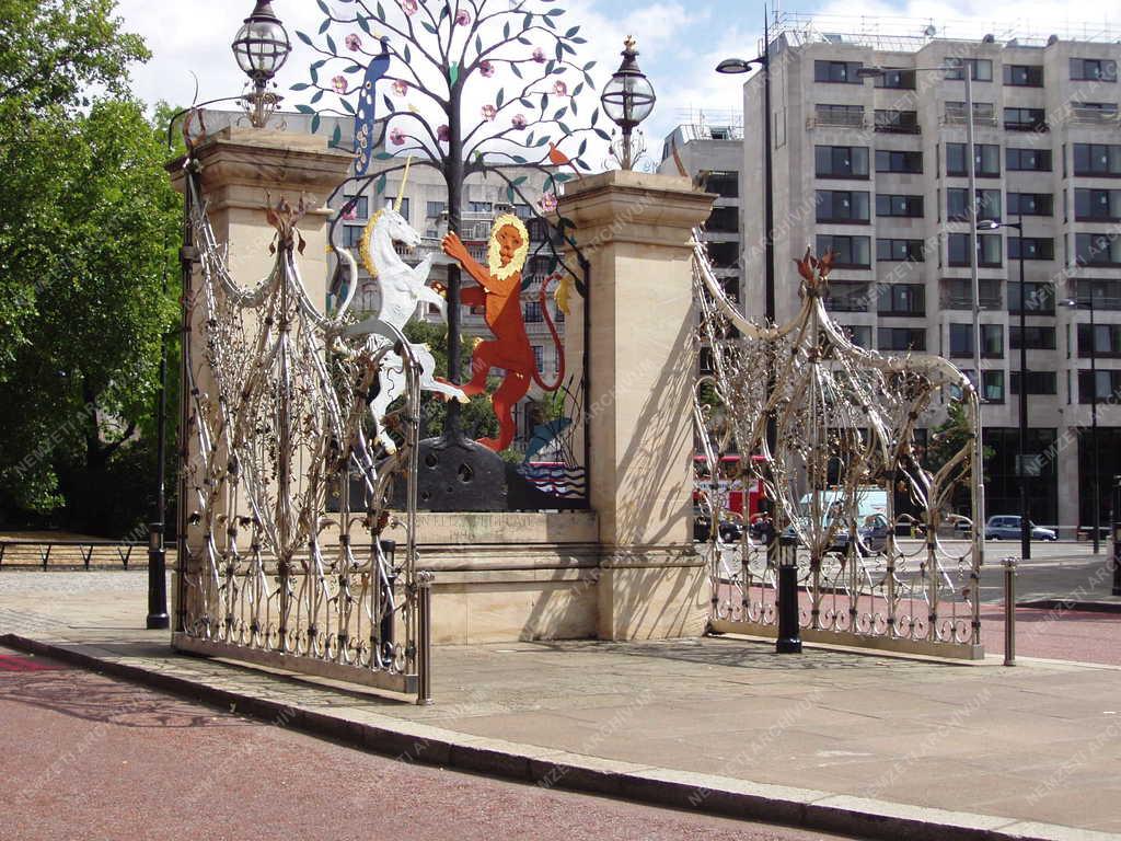 London - A Hyde park déli kocsikapuja