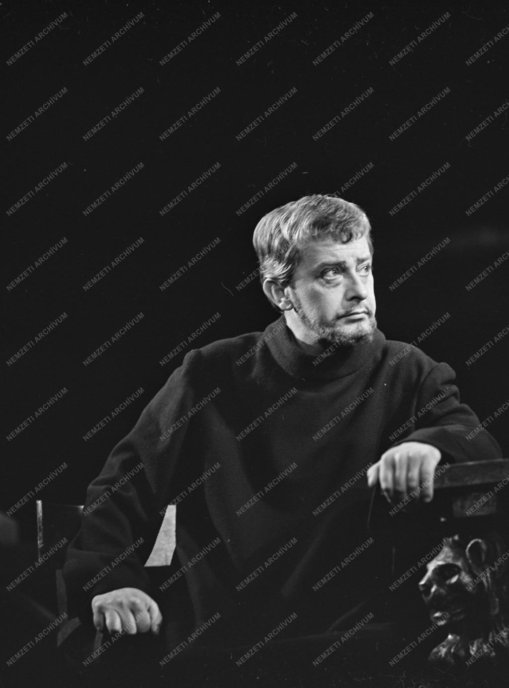 Kultúra - Színház - Illyés Gyula: Kegyenc 