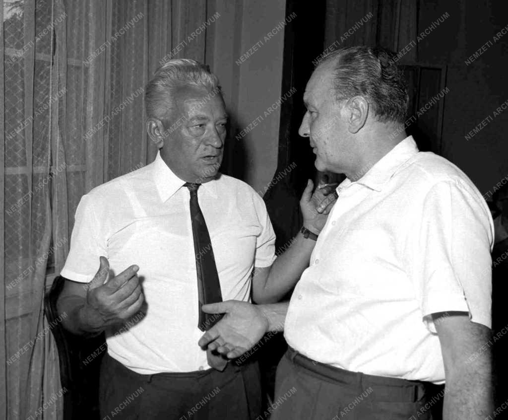 Kádár János a Magyar Írók Szövettségében