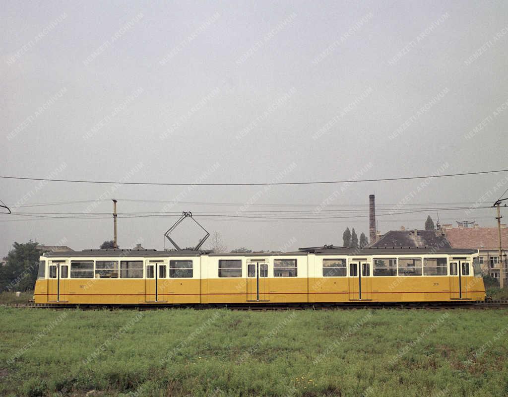 Közlekedés - Nyolctengelyes FVV csuklós villamos