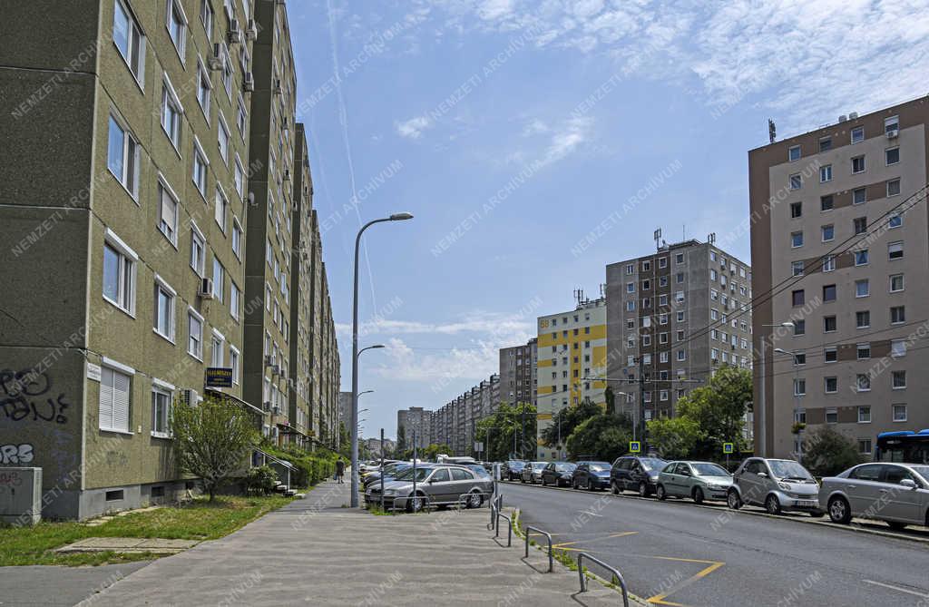 Városkép - Budapest - 50 éves Újpalota