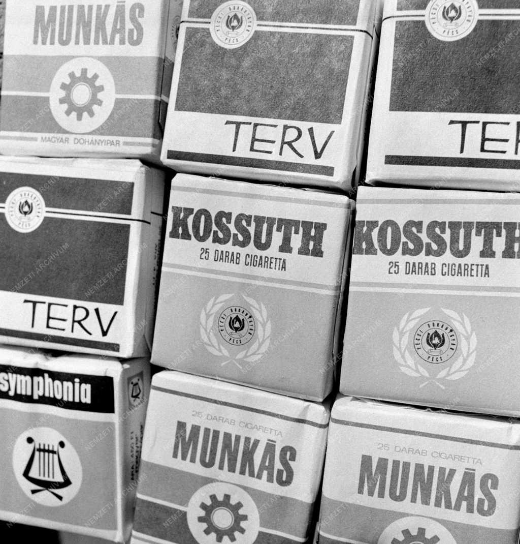 Ipar - Kereskedelem - Új csomagolású cigaretták