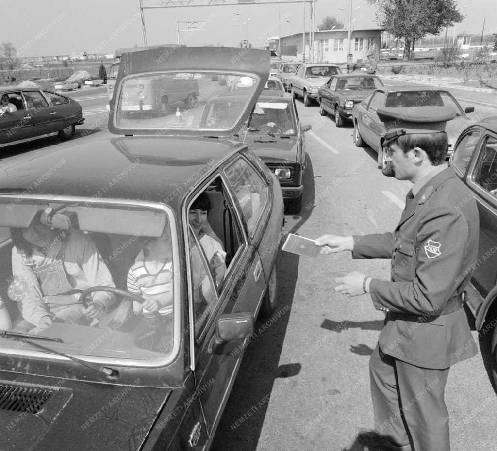 Közlekedés - A hegyeshalmi határátkelőhely