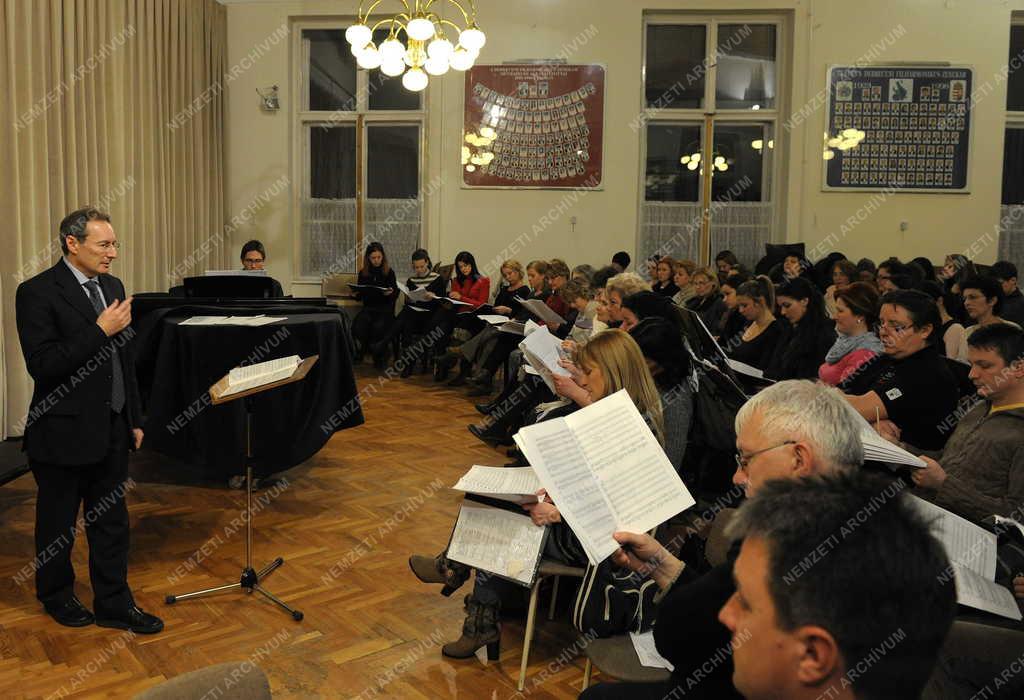 Kultúra - Morricone turnéra készül a Debreceni Kodály Kórus