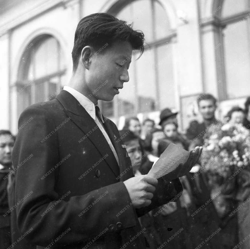 A Gyermekhét alkalmából koreai gyermekeket láttak vendégül a Soroksári úttörők (gyermeknap)