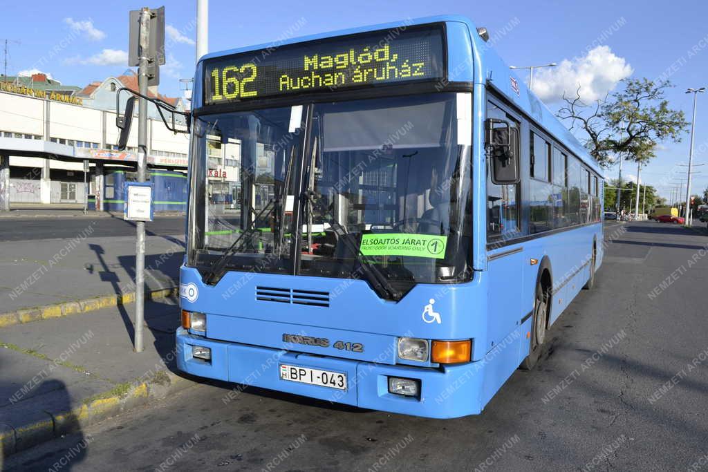 Közlekedés - Budapest - Autóbusz  