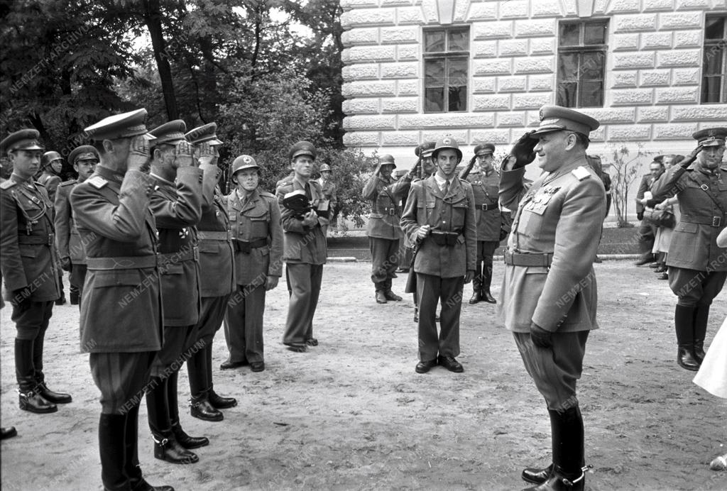 Belpolitika - Tisztavatási ünnepség
