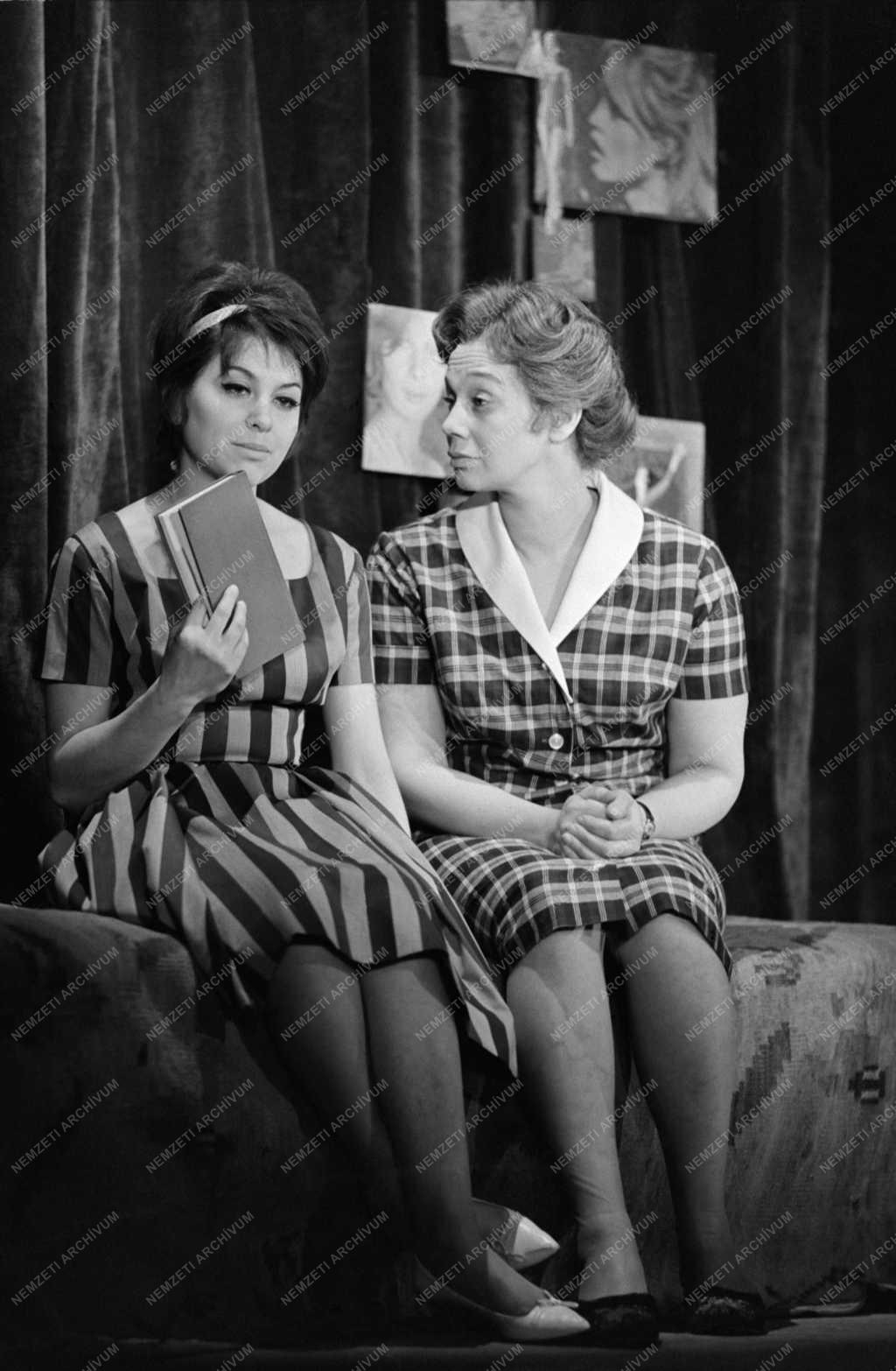 Kultúra - Madách Kamaraszínház - Kamondy László: Vád és varázslat