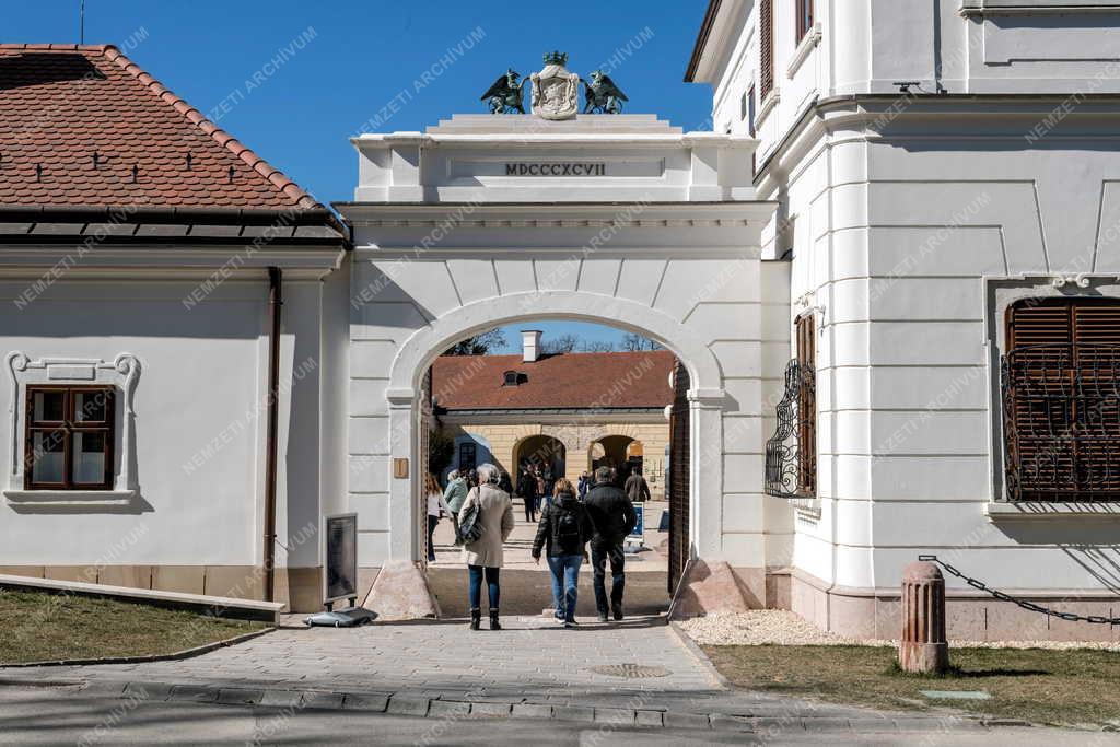 Városkép - Tata - Esterházy-kastély