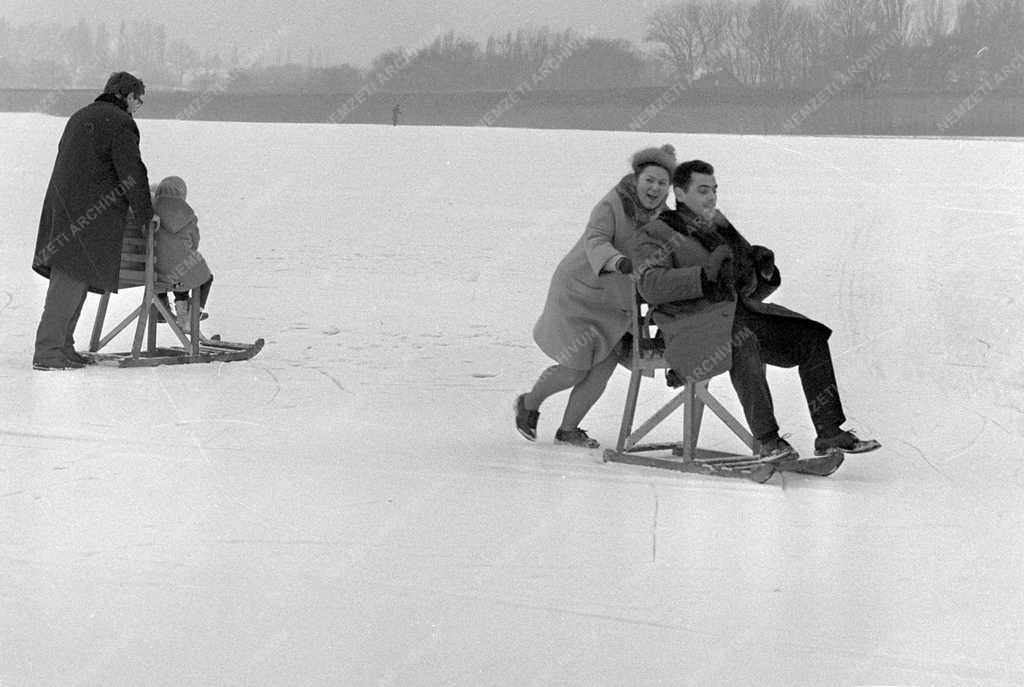 Életképek – Téli Balaton