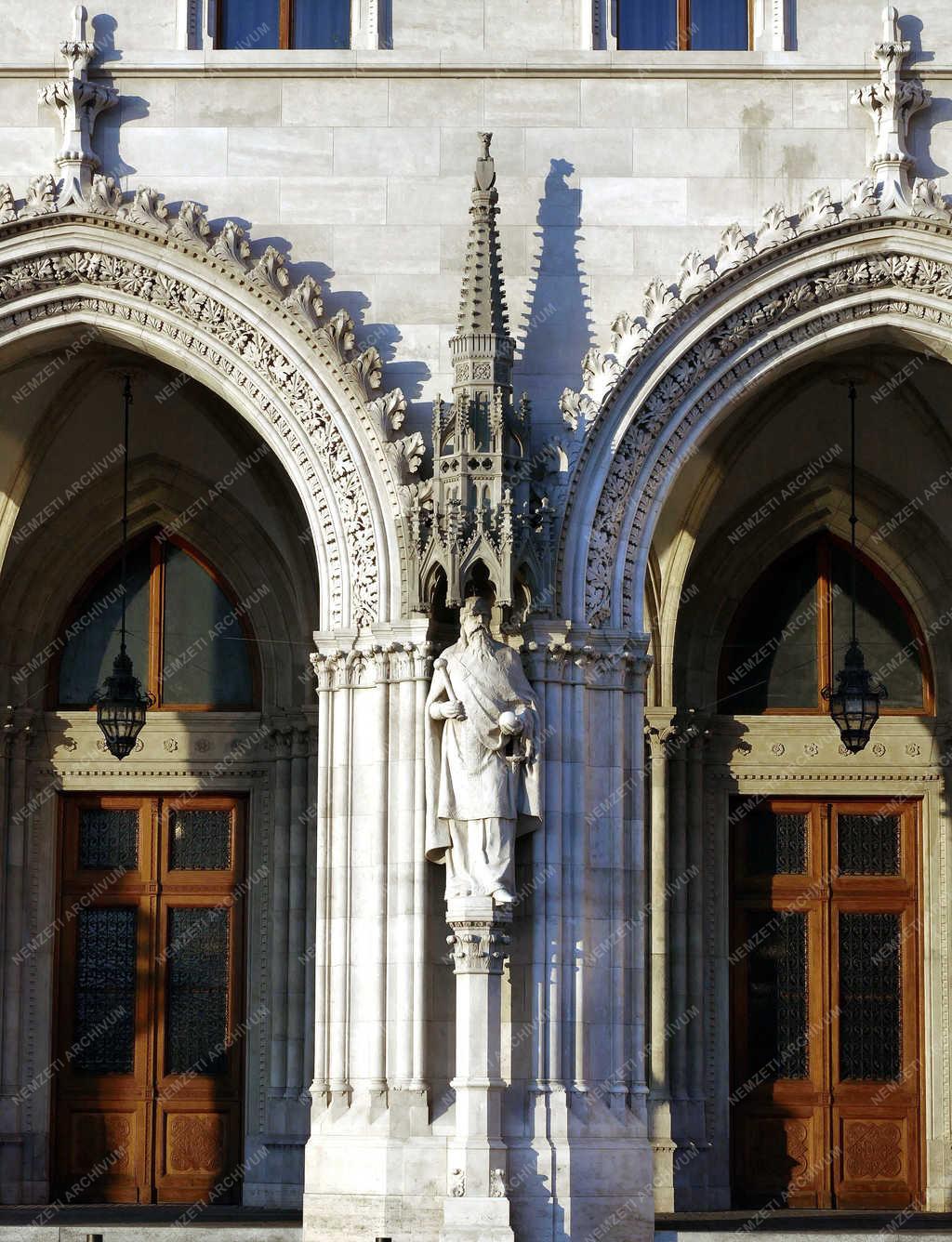 Épületfotó - Budapest - A Parlament részlete