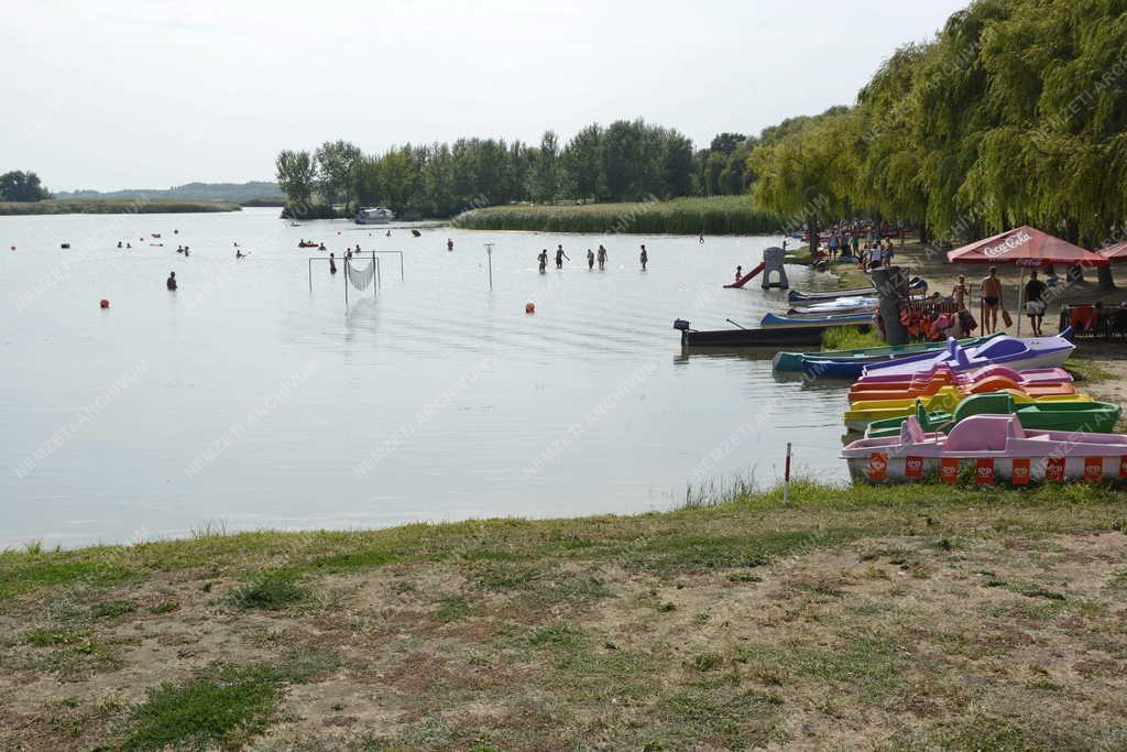 Szabadidő - Poroszló - A Tisza-tó strandja Poroszlónál