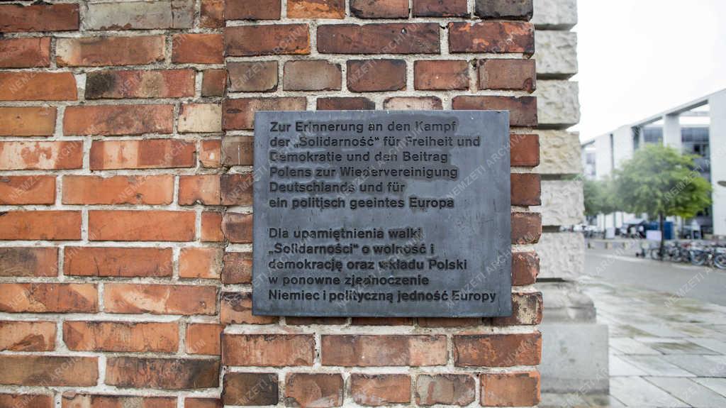 Emlékfal - Berlin - A Lengyel Szolidaritásért