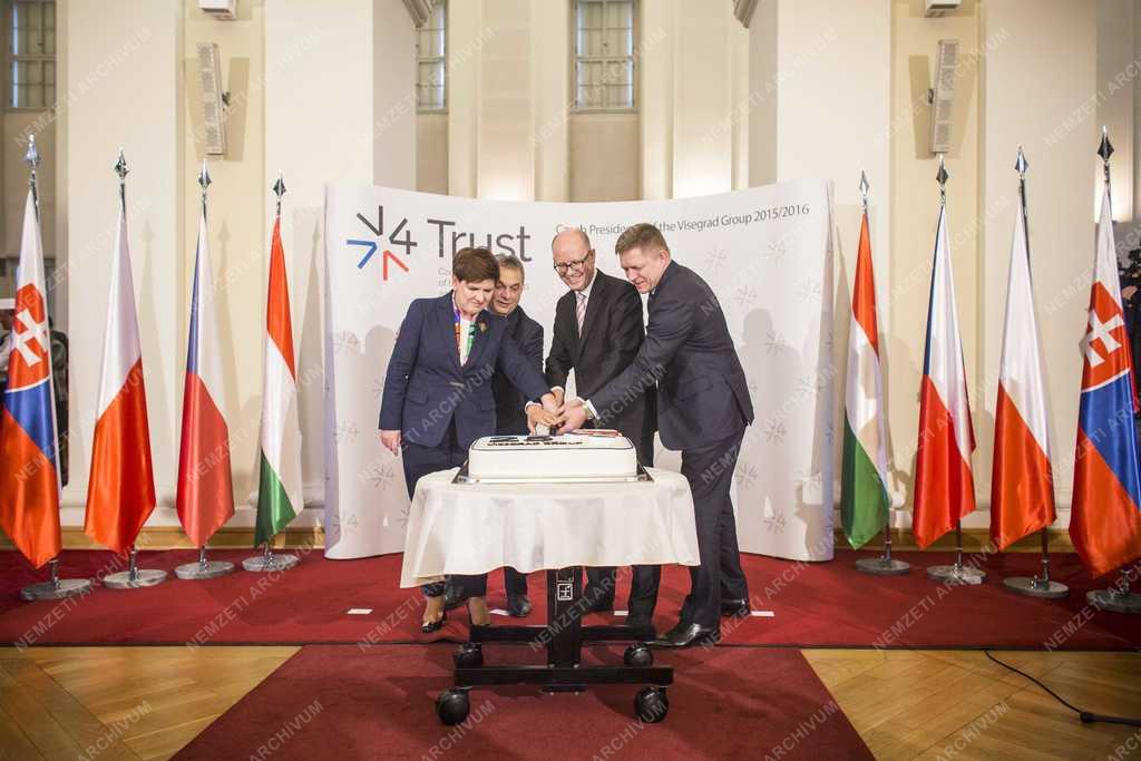 V4-csúcs - Orbán Viktor a rendkívüli kormányfői találkozón