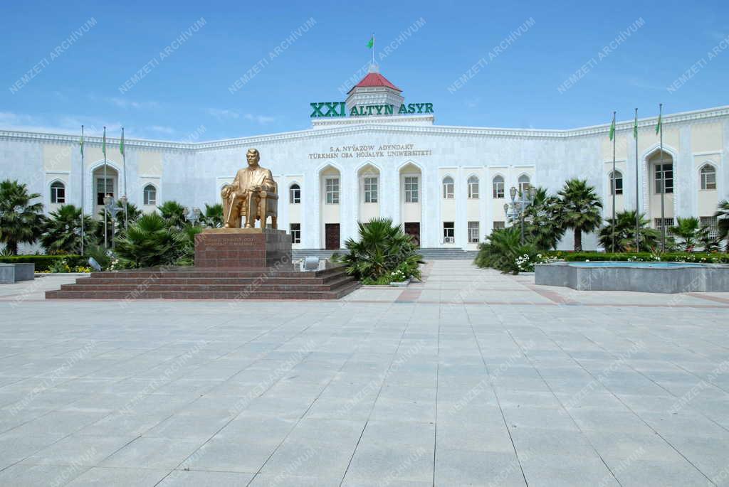 Türkmenisztán - Asgabat - Mezőgazdasági Egyetem
