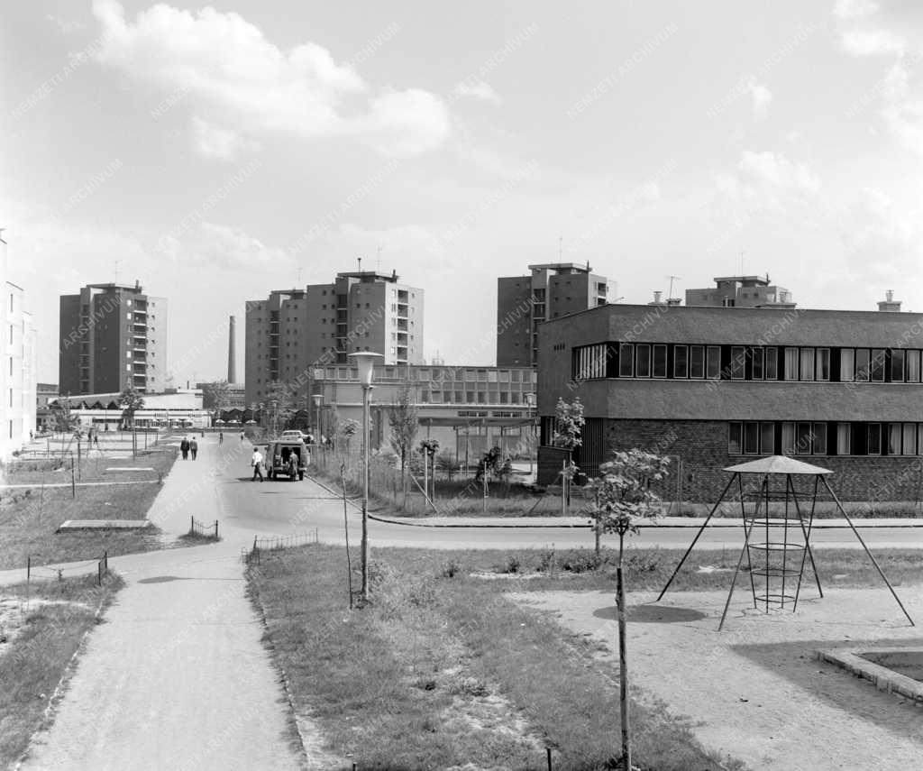 Városkép-életkép - Leninvárosi játszótér