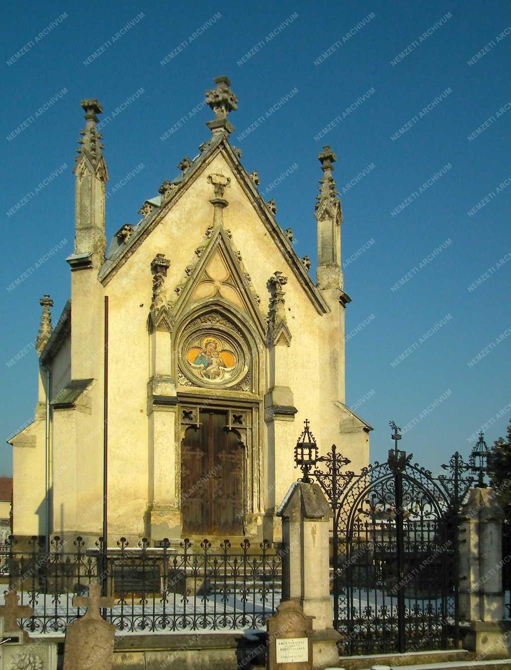 Táj, város - Szob - Temetőkápolna