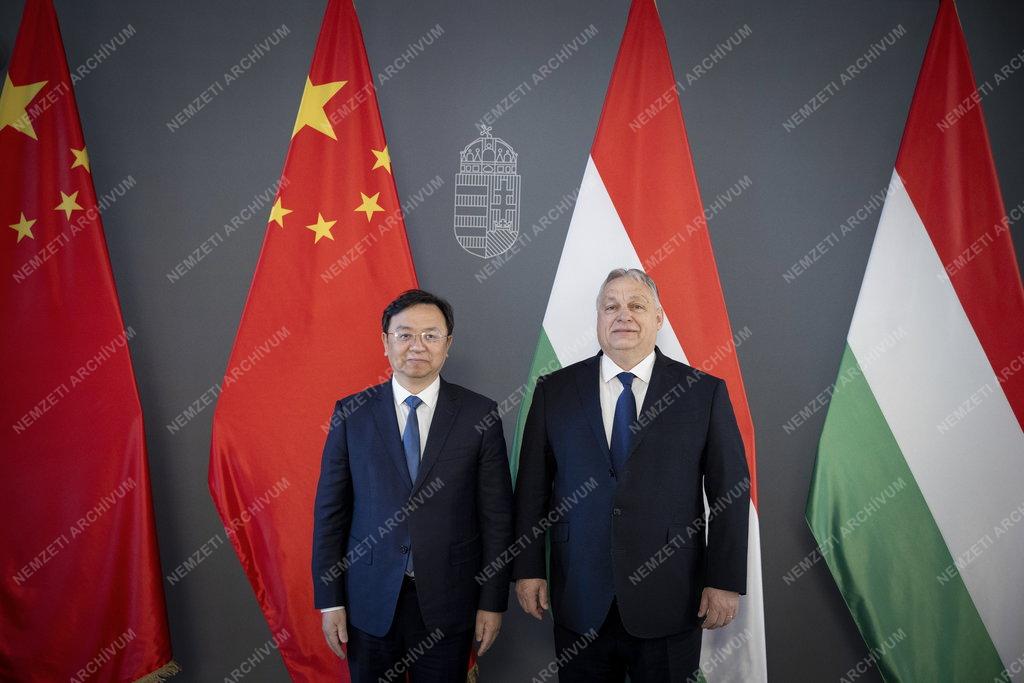 Orbán Viktor a BYD autógyártó vezetőivel tárgyalt