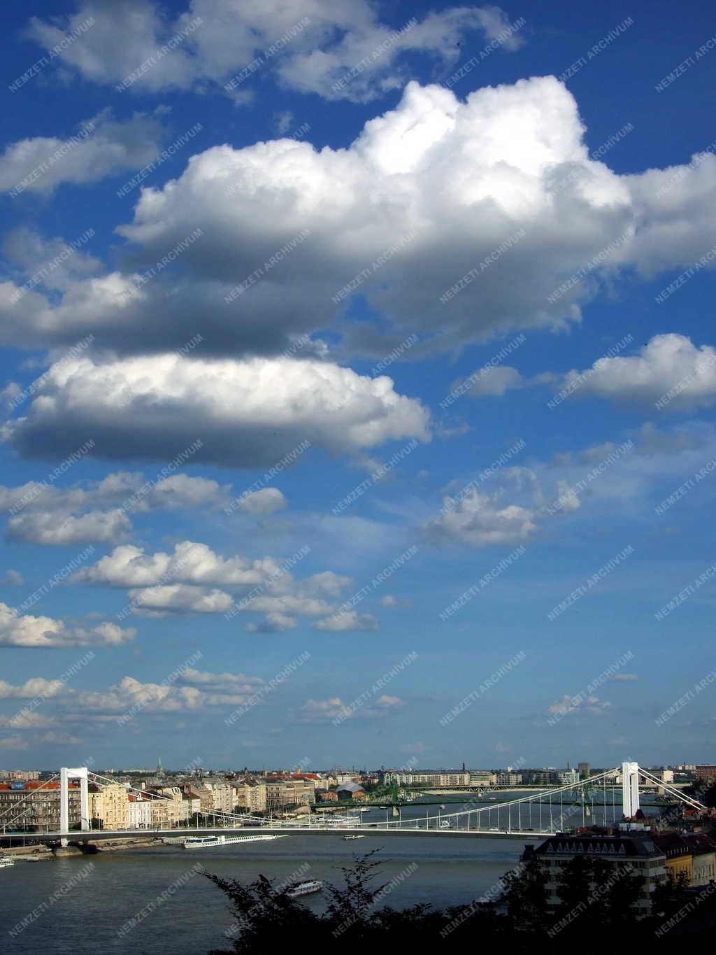 Időjárás - Városkép - Gomolyfelhők a főváros felett