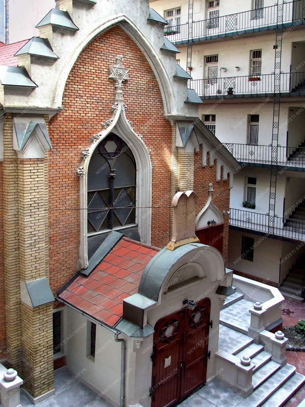 Egyházi épület - Budapest - Az Újlaki zsinagóga