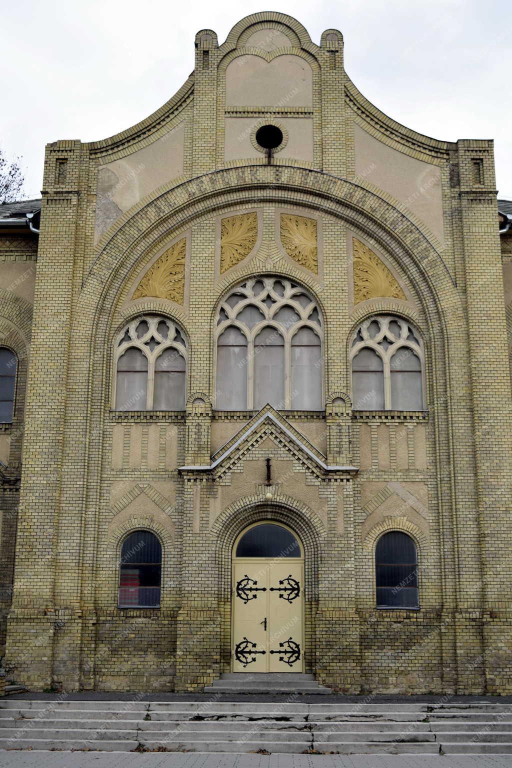 Egyház - Az egykori Ceglédi zsinagóga 