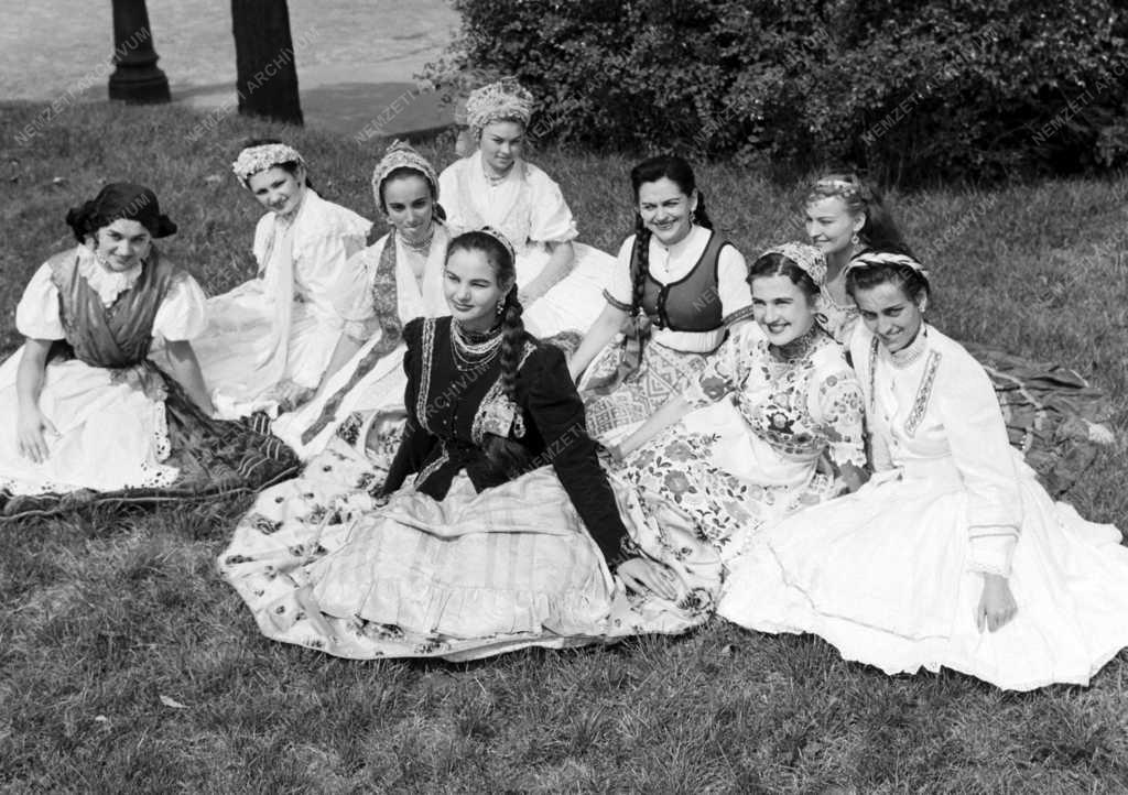 Kultúra - Tánc - A Budapest Táncegyüttes női tánckara