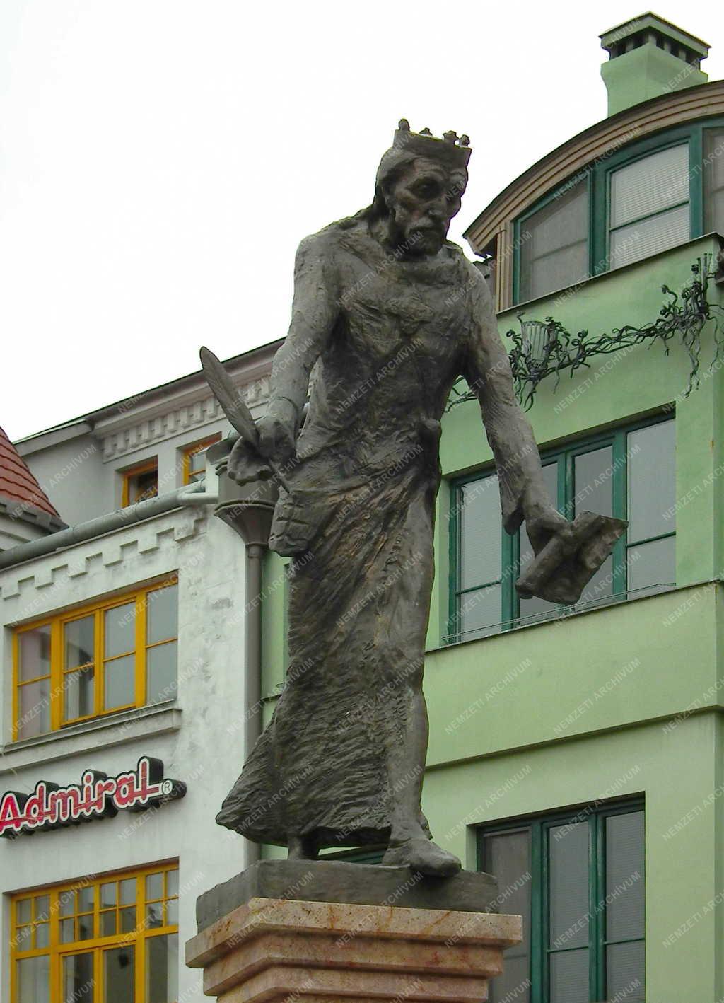 Révkomárom - Köztéri szobor