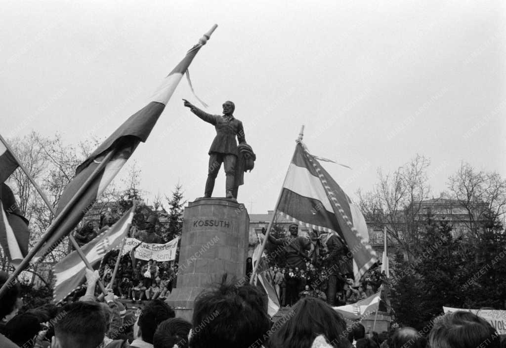 Ünnep - Március 15. - Az alternatív szervezetek demonstrációja