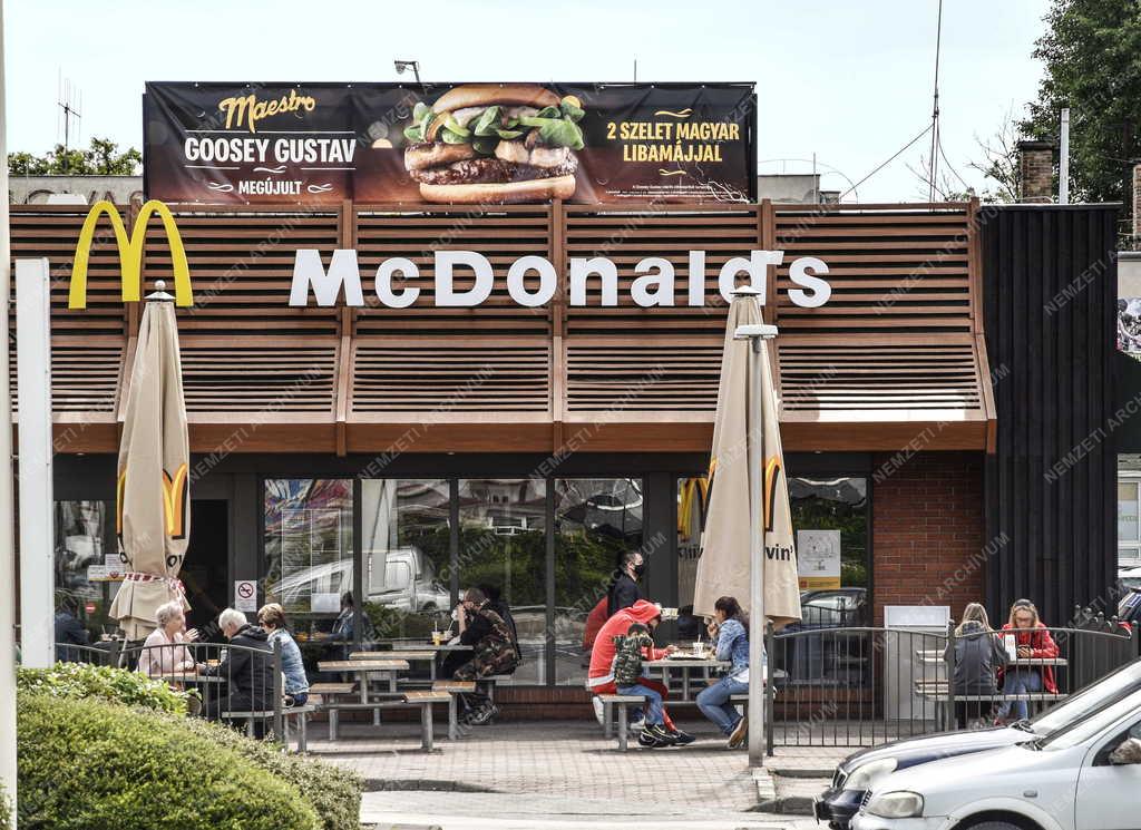 Vendéglátás - McDonald's gyorsétterem