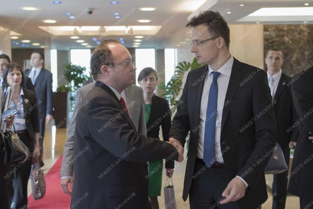 V4 külügyminiszterek - Pozsonyi tanácskozás
