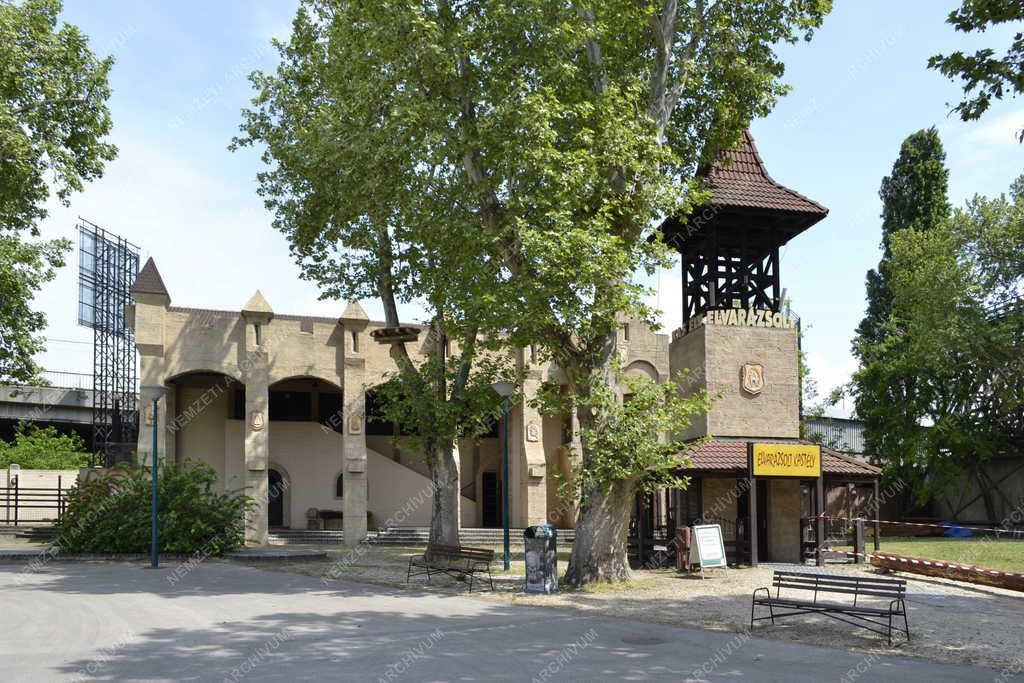 Épület - Holnemvolt Park - Az Elvarázsolt Kastély épülete