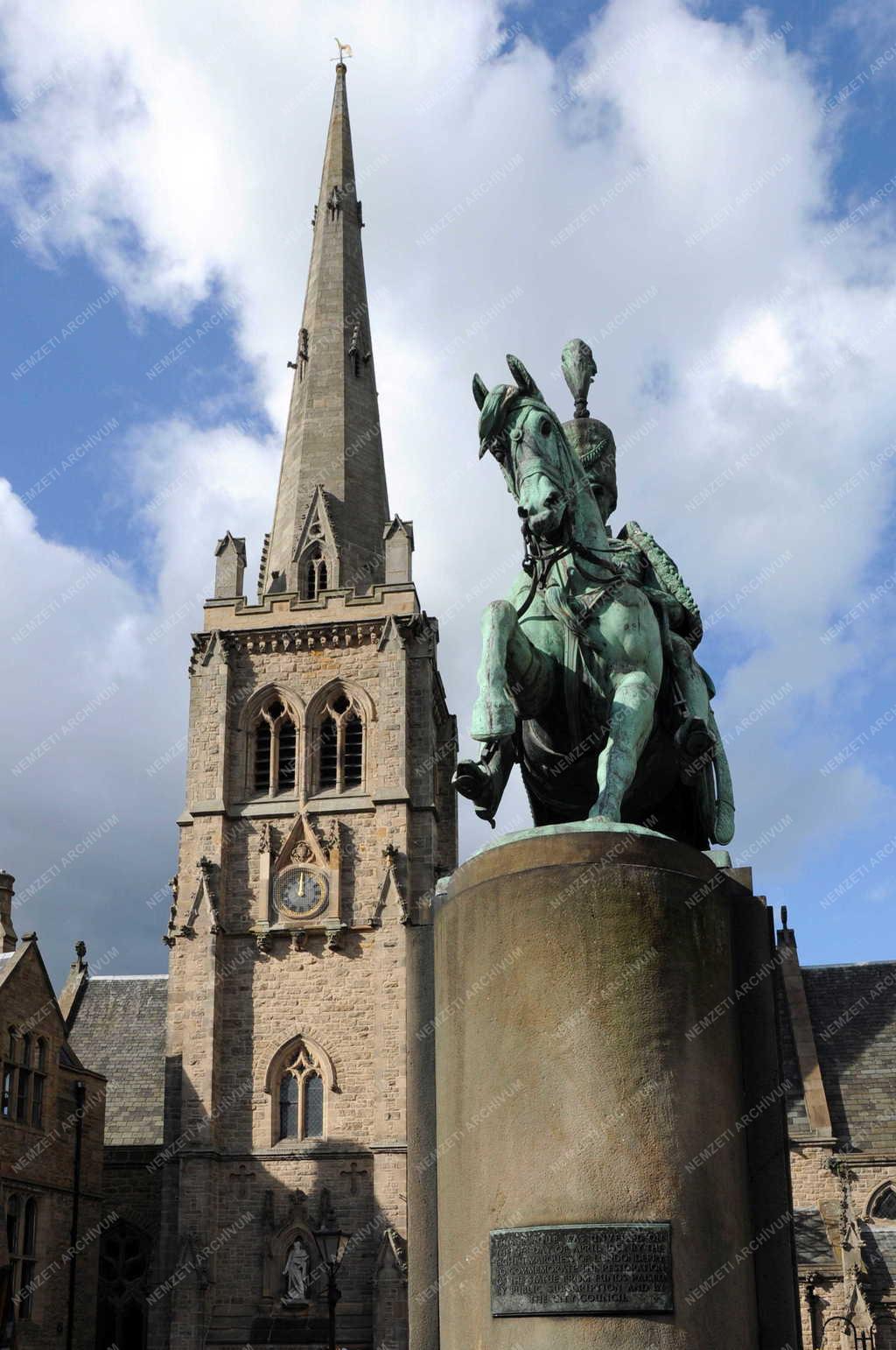 Városok - Durham - Stewart generális szobra