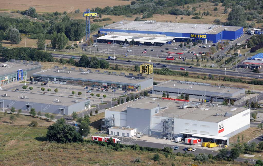 Kereskedelem - A Park Center bevásárlóközpont Debrecenben