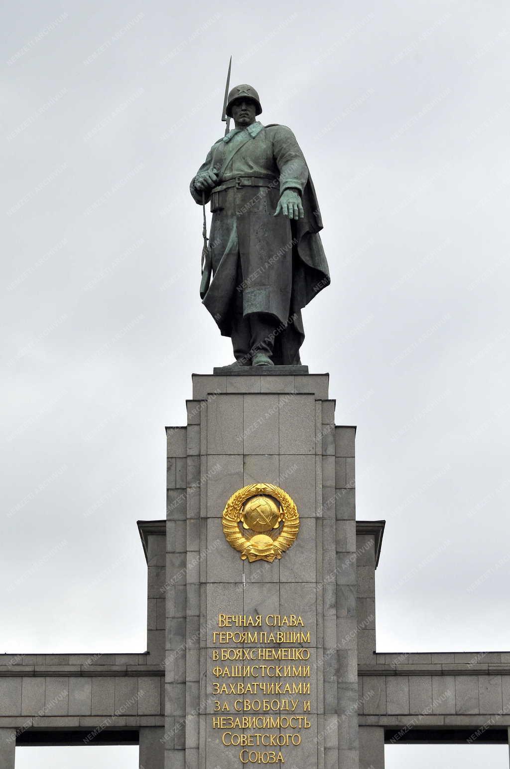 Emlékmű - Berlin - Szovjet (győzelmi) emlékmű