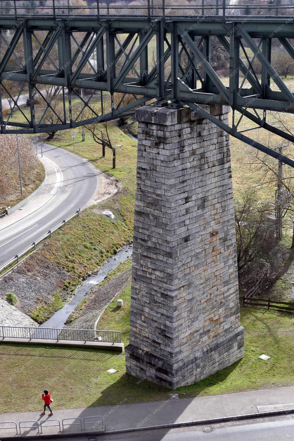 Közlekedés - Biatorbágyi egykori vasúti viadukt