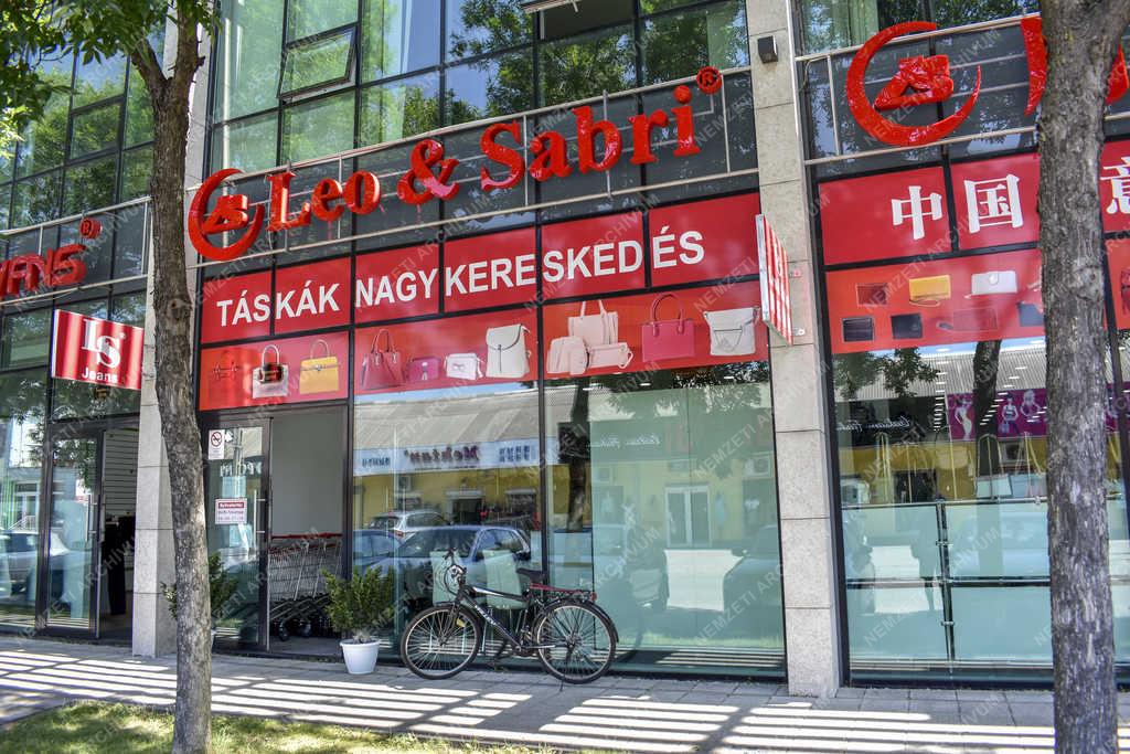 Kereskedelem - Budapest - Monori Center 