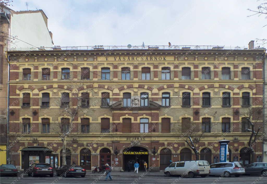 Budapest - A Hold utcai Vásárcsarnok épülete