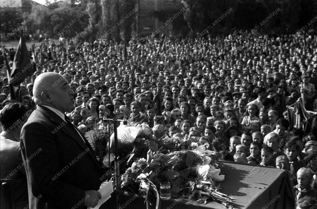 Oktatás - Rákosi - Tanoncváros avatás