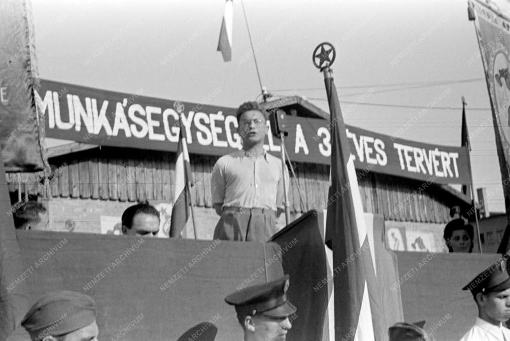 Belpolitika - A lakosság tájékoztatása - Nagygyűlés
