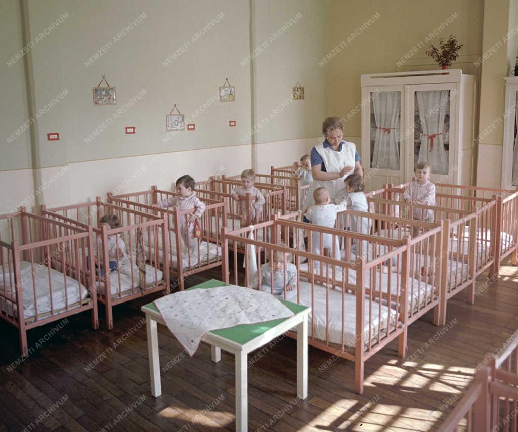 Oktatás - Csecsemőotthon
