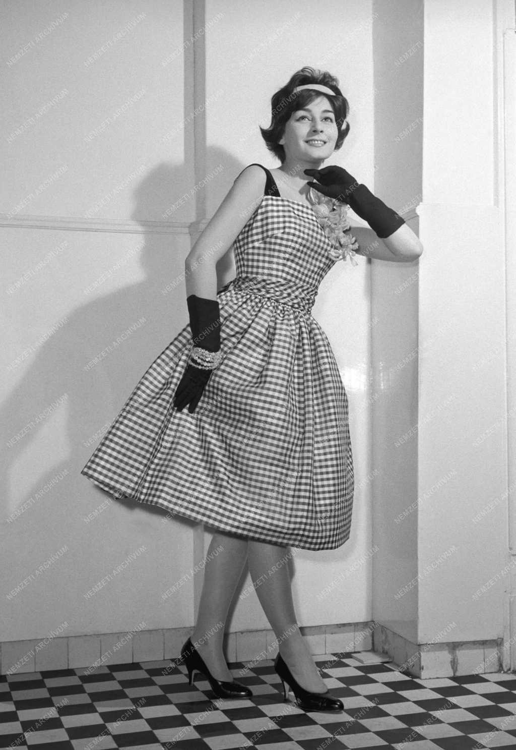 Divat - A Fővárosi Mértékutáni Szabóság bemutatója