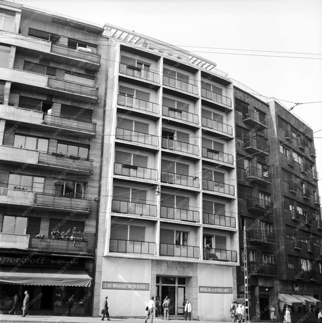 Városkép - Budapest - Lottóház Mártírok útján