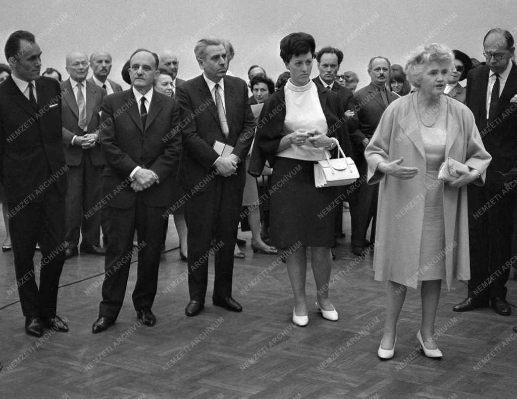 Kultúra - Külkapcsolat - Henry Moore kiállítása a Műcsarnokban