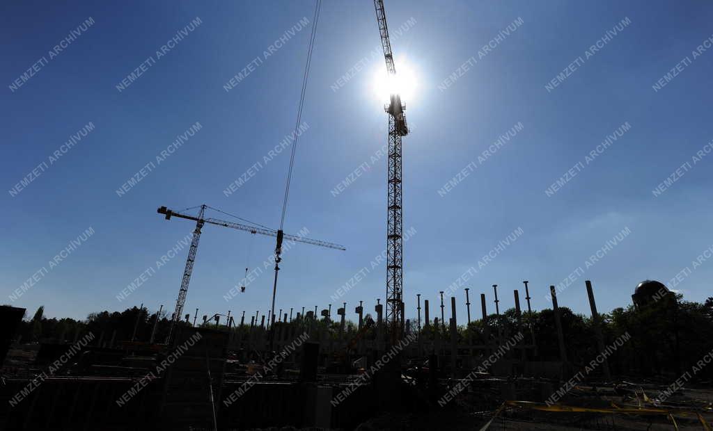 Sportlétesítmény - Debrecen - Épül a Nagyerdei Stadion 