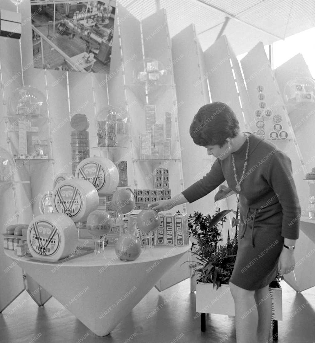 Kiállítás - BNV - Sajtkiállítás az élelmiszer pavilonban